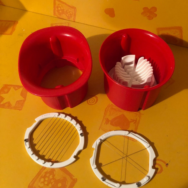 Eierschneider mit 2 Einsätzen